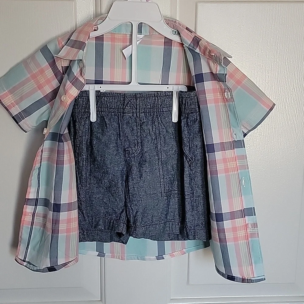 Carter's boys 24 months, 2 piece shirt and short set. NWT